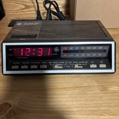 Vintage GE Model 7-4616B Two Wake Times FM/AM Alarm Clock Radio Works Great