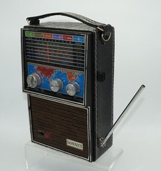 Vintage SONNET World Radio Model 181P AM FM Weather Air Police PARTS or REPAIR