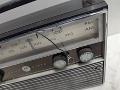 Vintage Motorola Model TP13EE AM/FM Solid State Transistor Portable Radio