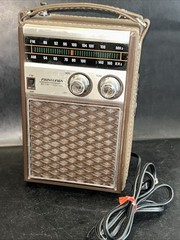 Vintage SOUNDESIGN Model 2223B Solid State Fm/Am Portable Radio Hong Kong Works