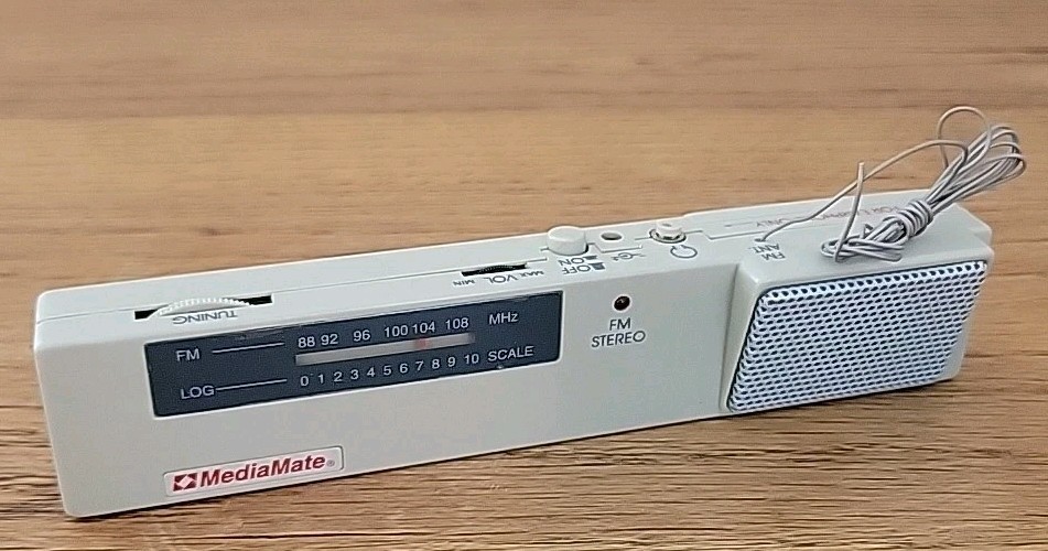 MediaMate Portable FM Battery Powered Pocket Desk Radio Model 16020 WORKS!