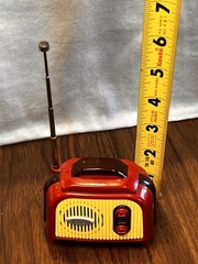 Mini Retro-Style AM/FM Auto-Scan Radio – Red & Yellow Vintage Look | Untested