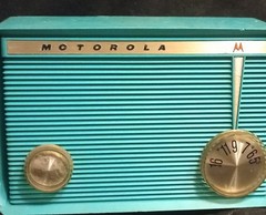Vintage 1960 MOTOROLA A8J25 Turquoise Aqua Tube Radio MCM Mid Century Atomic