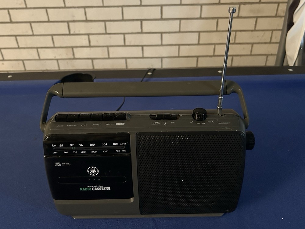 Vintage General Electric Radio Cassette Player AM/FM Tested VIDEO Retro GE