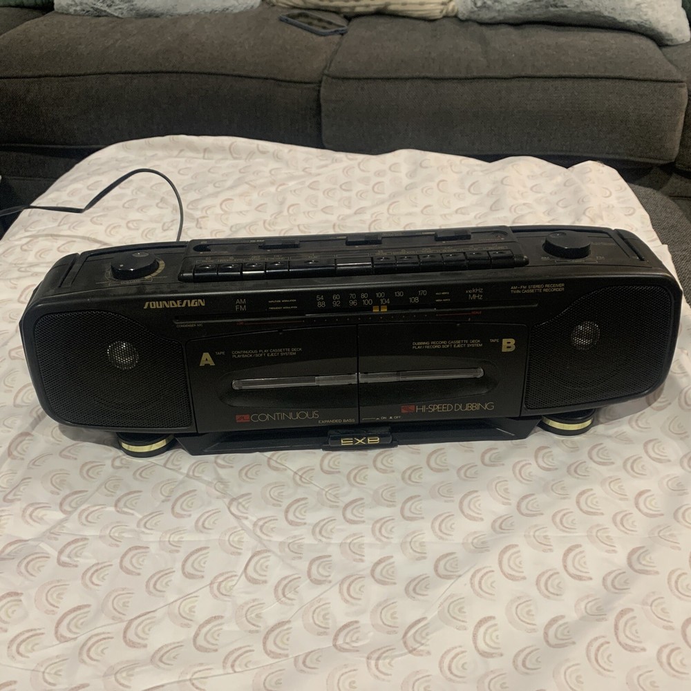 SOUNDDESIGN Cassette Player AM FM Stereo Radio Boombox 4749BLK