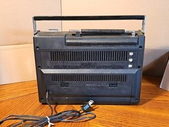 General Electric 7-2880B Long Range Super Radio – Black/Silver