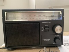 VINTAGE HITACHI MODEL: KH-435H AM/FM TRANSISTOR RADIO MCM Test Working