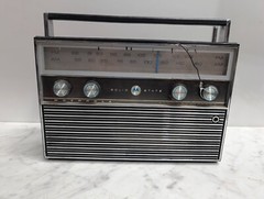 Vintage Motorola Model TP13EE AM/FM Solid State Transistor Portable Radio