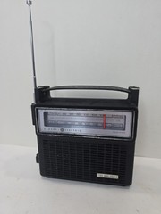 Vintage General Electric Solid State Two-Way Power AM FM Portable Radio 7-2810F