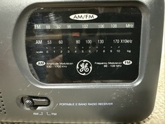 GE General Electric Portable Radio 7-2664A AC/DC AM/FM Vintage