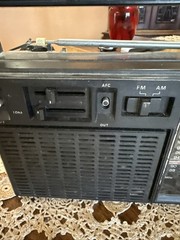 **Vintage Realistic AM/FM Portable Radio Model 12-665 By Radio Shack