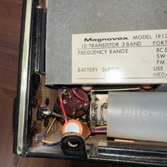Magnavox MODEL 1R1200 10 TRANSISTOR 3 BAND PORTABLE RADIO TESTED/WORKS