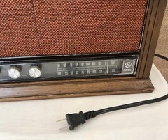 Vintage 1960s General Electric GE Radio Electric T2260A AM FM Dual Speaker