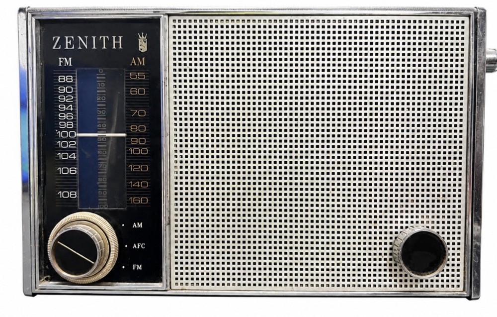 Vintage Zenith Royal 820 AM/FM Portable Radio Tested & Working 6 C Batteries