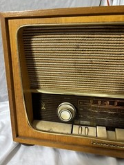 Grundig Majestic 2077 Tube Radio Tabletop German Lights Up And Played Music