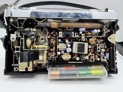Vintage Panasonic Unique « Tilt-Top » FM/AM Portable with Automatic Tuning RF-6070