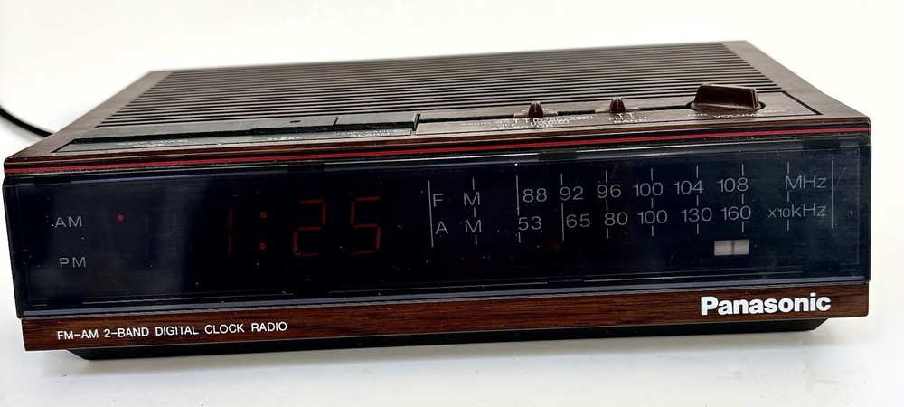 Panasonic RC-6060 Digital Clock Radio AM FM Woodgrain Vintage Alarm Tested Works