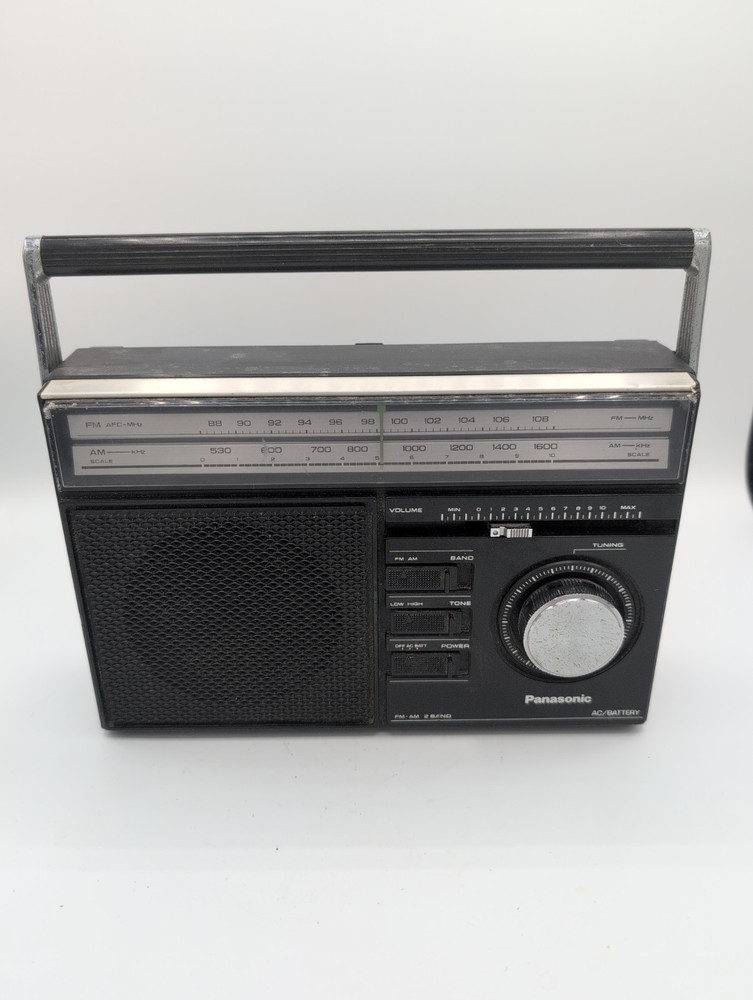 PANASONIC RF-569D AM/FM 2-Band AC/DC Portable Radio