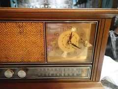 Vintage General Electric AM/FM Table Top Radio Wood Case Dual Speaker