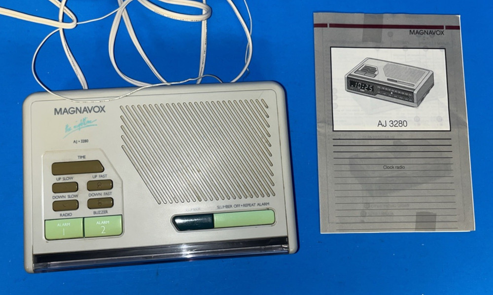 Vintage 1980s Magnavox Nightline AM/FM Dual Alarm lock Radio AJ-3280/17