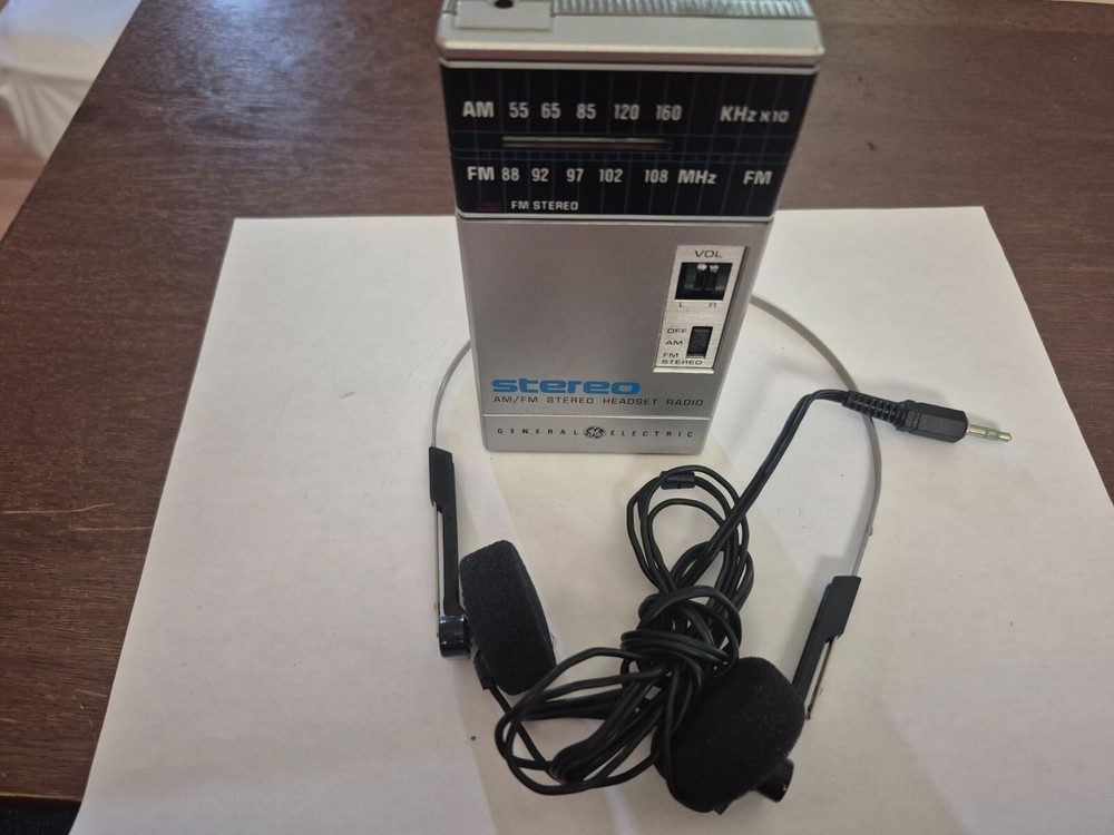 Vintage General Electric AM/FM Stereo Headset Radio Model No. 7-1600C