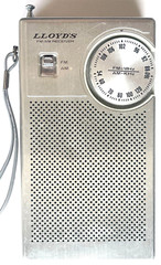 VINTAGE LLOYD&rsquo;S SILVER FM/AM RECEIVER HANDHELD PORTABLE RADIO N701 WORKS GREAT!