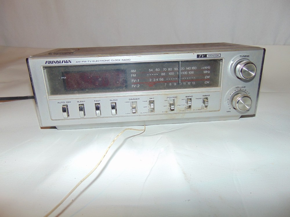 Vintage Soundesign AM/FM/ TV Electronic Clock Radio #3772 Hong Kong 11 x 6 x 4&Prime;