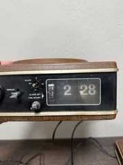 VTG Wynford Hall Flip Clock Radio Alarm Stereo Adaptor Model #NSI-1103