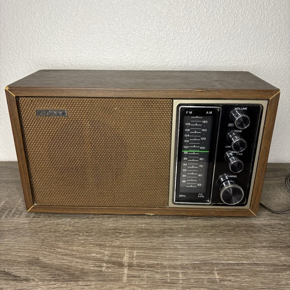 Vintage 1970&rsquo;s SONY TFM-9440W Solid-State AM/FM Table Top Radio Works!