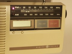 General Electric Silver & Black AM/FM Radio Bathmate. 1985.