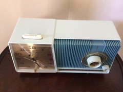 VINTAGE, 1960’S, MOTOROLA TABLETOP CLOCK RADIO, AZURE BLUE, MODEL C18B 23!!!