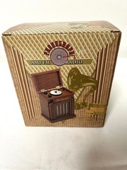 FUSE OLD 10 Gramophone Style Radio Speaker Classic Retro Vintage Player Music JP