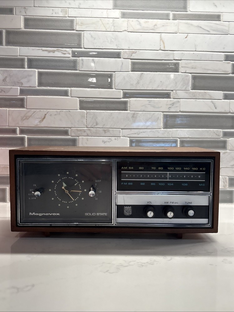 VTG Magnavox Solid State AM FM Radio 1R1705 Wood Good Condition. Tested. Works.