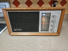 Vintage Panasonic RE-7257 AM/FM Radio, Japan -needs Cleaned, read!!