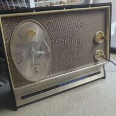 Vintage 1960s Sears Silvertone « Instant Sound » AM Clock Radio -Works!