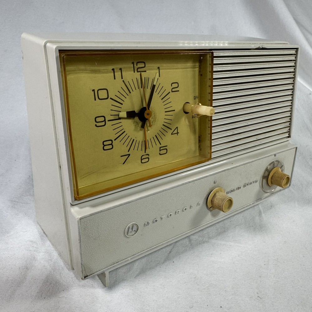 Vintage Motorola Solid State AM Clock Radio Model XCIFH Off White ~ TESTED