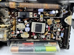 Vintage Panasonic Unique « Tilt-Top » FM/AM Portable with Automatic Tuning RF-6070