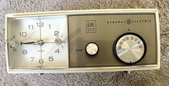 Vintage Working GE Solid State Alarm Clock Radio. Excellent Condition. 60s-70s