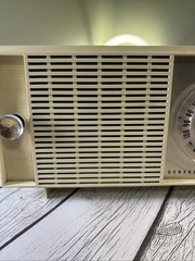 Vintage General Electric Tabletop Tube Radio Late 1950s or 1960s Sandalwood.