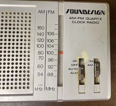 Soundesign 3011 AM/FM Portable Transistor Radio Analog Quartz Alarm Clock Silver