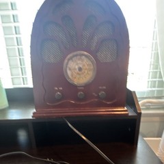 Vintage Cathedral Style Tabletop AM/FM Radio Wood Look Cabinet