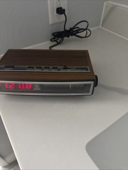GE Vintage AM/FM Clock Radio Walnut Wood Grain Finish Red LED Model 7-4625C