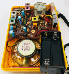 Vtg Realistic All Weather AM FM Radio Yellow Portable 12- 783 No Seal READ Works