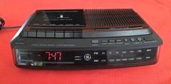 VINTAGE GE RADIO TAPE PLAYER & RECORDER/ALARM/CLOCK-CLEAN AND WORKING 100%- 80s