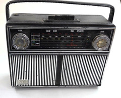 Vintage 7-Band AM/FM/AIR/Police/Weather Solid-State Portable Radio *Doesnt work*
