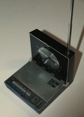 Vintage RCA Portable Clock Radio – Folds Up
