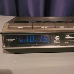 VTG 80s GE Faux Woodgrain AM/FM Digital Alarm Clock Radio 7-4642B – Teak [VIDEO]