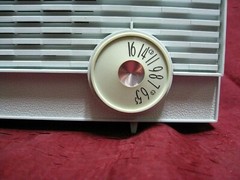 Vintage MCM light blue Zenith K511B Tube clock AM table Radio Has Loud Hum
