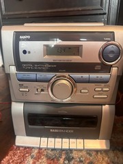 SANYO CWM-470 BOOMBOX PORTABLE STEREO with remote tested