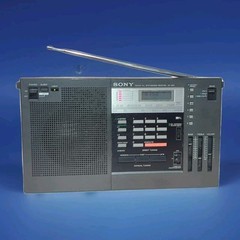 SONY ICF-2001 Vintage Radio Tuner World Band Computer Synthesized Receiver